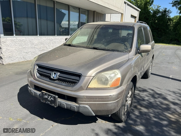 2004 Honda Pilot EX with VIN 2HKYF18574H592240, listed as a IAAI auction lot 42062516 with 182,108 mi miles. Bid and sale history available at carsss.com. Image 2.