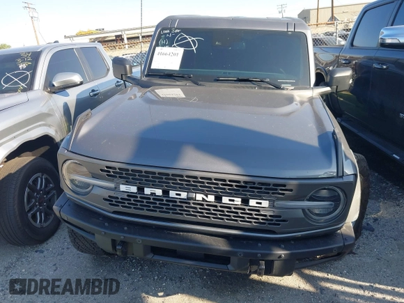 2023 Ford Bronco z VIN 1FMEE5DP5PLB74663, wystawiony jako IAAI lot #41664201 z przebiegiem 10 596 mil mil oraz . Historia ofert i sprzedaży dostępna na DreamBid. Obrazek 12.