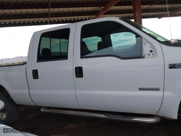 2004 Ford Super Duty F-250 XL with VIN 1FTNW21P04EA45282, listed as a IAAI auction lot 41575537 with 189,330 mi miles. Bid and sale history available at carsss.com. Image 13.