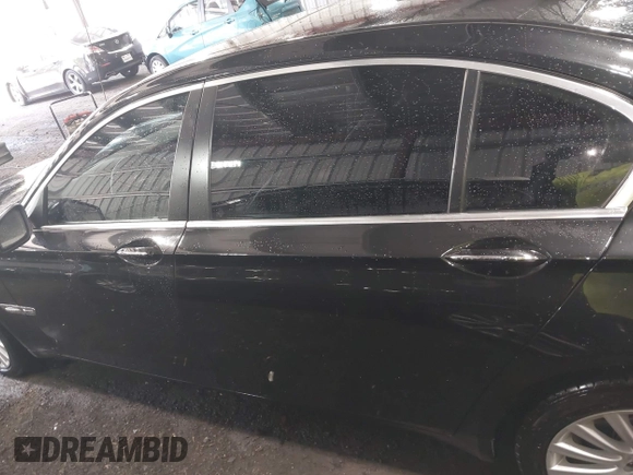 2011 BMW 7 Series 750Li xDrive z VIN WBAKC8C58BC433036, wystawiony jako IAAI lot #42055403 z przebiegiem 92 807 mil mil oraz . Historia ofert i sprzedaży dostępna na DreamBid. Obrazek 14.