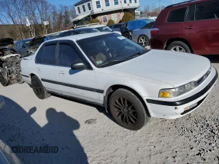 1990 Honda Accord LX with VIN JHMCB7653LC016309, listed as a Copart auction lot 41487615 with 197,362 mi miles and Clean Title. Bid and sale history available at carsss.com. Image 4.