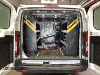 2020 Ford Transit Cargo z VIN 1FTBR1Y8XLKB06141, wystawiony jako IAAI lot #42642640 z przebiegiem 123 417 mil mil oraz . Historia ofert i sprzedaży dostępna na DreamBid. Obrazek 7.