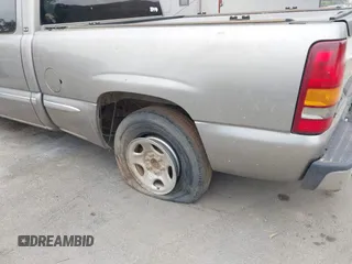 2001 GMC Sierra 1500 SLE z VIN 2GTEC19V711120871, wystawiony jako IAAI lot #42093793 z przebiegiem 271 247 mil mil oraz . Historia ofert i sprzedaży dostępna na DreamBid. Obrazek 6.