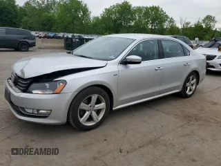 2015 Volkswagen Passat Limited Edition Edition z VIN 1VWAT7A3XFC096947, wystawiony jako Copart lot #58657505 z przebiegiem 105 548 mil mil oraz Szkoda całkowita • Salvage title. Historia ofert i sprzedaży dostępna na DreamBid. Obrazek 1.