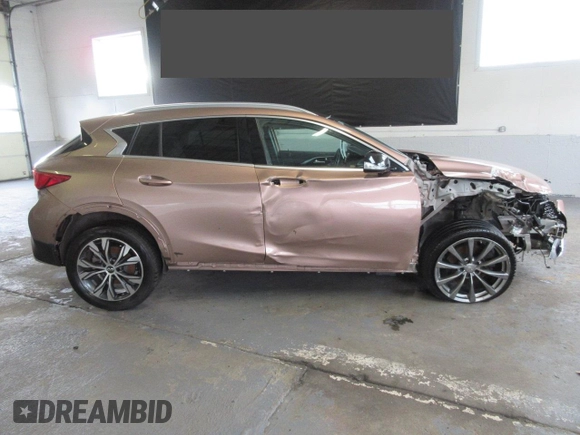 2017 Infiniti QX30 Luxury z VIN SJKCH5CR6HA023217, wystawiony jako Copart lot #78500384 z przebiegiem 62 281 mil mil oraz Czysty tytuł • Clean title. Historia ofert i sprzedaży dostępna na DreamBid. Obrazek 3.