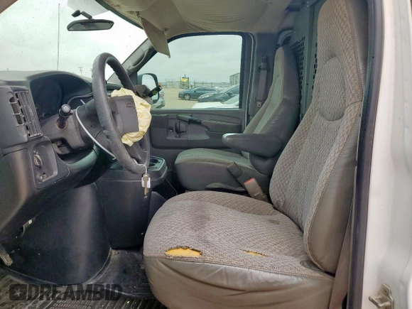 2006 Chevrolet Express Cargo z VIN 1GCGG25V861133375, wystawiony jako Copart lot #57604095 z przebiegiem 224 805 mil mil oraz Szkoda całkowita • Salvage title. Historia ofert i sprzedaży dostępna na DreamBid. Obrazek 7.