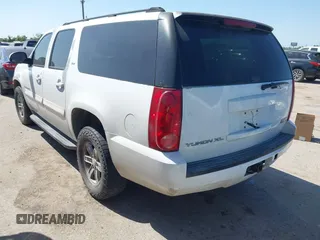 2007 GMC Yukon XL SLT with VIN 1GKFC16017J218410, listed as a IAAI auction lot 41981881 with 209,721 mi miles. Bid and sale history available at carsss.com. Image 3.