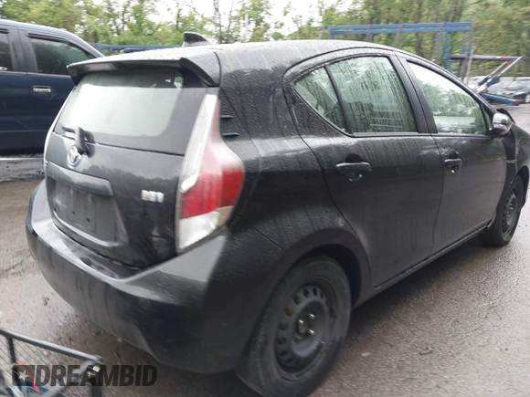 2015 Toyota Prius One z VIN JTDKDTB30F1101631, wystawiony jako IAAI lot #42331068 z przebiegiem 156 631 mil mil oraz . Historia ofert i sprzedaży dostępna na DreamBid. Obrazek 21.