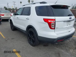 2015 Ford Explorer XLT with VIN 1FM5K7D80FGB50324, listed as a IAAI auction lot 42067992 with 106,207 mi miles and . Bid and sale history available at carsss.com. Image 3.
