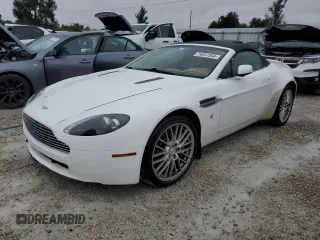 2009 Aston Martin Vantage z VIN SCFBF04C19GD12011, wystawiony jako Copart lot #74041554 z przebiegiem 14 985 mil mil oraz Nie do naprawy. Historia ofert i sprzedaży dostępna na DreamBid. Obrazek 1.