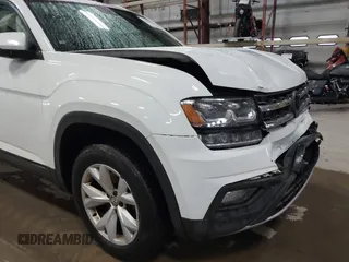 2018 Volkswagen Atlas SE with VIN 1V2KR2CA2JC569381, listed as a IAAI auction lot 41843200 with 87,769 mi miles and . Bid and sale history available at DreamBid. Image 6.
