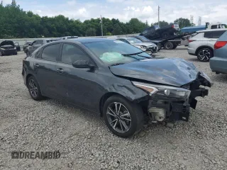 2022 Kia Forte LXS z VIN 3KPF24AD9NE418200, wystawiony jako Copart lot #56518225 z przebiegiem 100 298 mil mil oraz Czysty tytuł • Clean title. Historia ofert i sprzedaży dostępna na DreamBid. Obrazek 4.