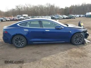 2018 Tesla Model S 75D z VIN 5YJSA1E28JF296944, wystawiony jako IAAI lot #41298541 z przebiegiem 29 828 mil mil oraz . Historia ofert i sprzedaży dostępna na DreamBid. Obrazek 12.