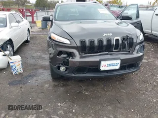 2014 Jeep Cherokee Altitude with VIN 1C4PJMCB7EW232678, listed as a IAAI auction lot 40812147 with 105,828 mi miles. Bid and sale history available at carsss.com. Image 6.