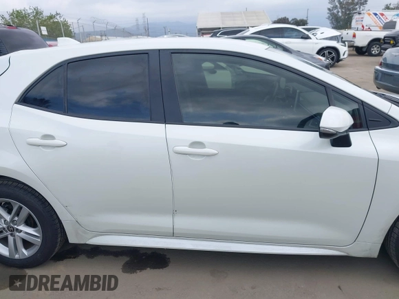 2020 Toyota Corolla Hatchback SE with VIN JTND4RBE3L3077866, listed as a IAAI auction lot 42078596 with 60,153 mi miles. Bid and sale history available at carsss.com. Image 13.
