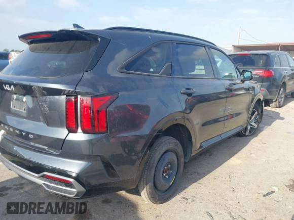 2022 Kia Sorento S with VIN 5XYRL4LC6NG118017, listed as a IAAI auction lot 42042953 with 36,978 mi miles and . Bid and sale history available at DreamBid. Image 4.