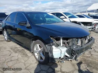 2014 Toyota Camry Hybrid LE with VIN 4T1BD1FK3EU117305, listed as a IAAI auction lot 41514217 with 141,081 mi miles. Bid and sale history available at carsss.com. Image 1.