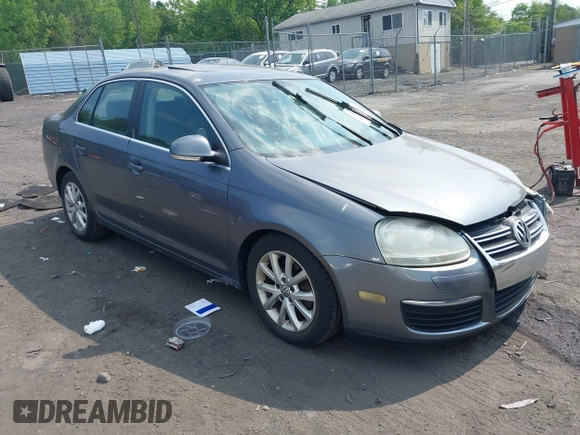 2010 Volkswagen Jetta Limited Edition z VIN 3VWRZ7AJ1AM017527, wystawiony jako IAAI lot #42434560 z przebiegiem 132 891 mil mil oraz . Historia ofert i sprzedaży dostępna na DreamBid. Obrazek 1.