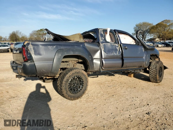2015 Toyota Tacoma z VIN 5TFUX4EN6FX030970, wystawiony jako Copart lot #50354015 z przebiegiem Nie podano mil oraz Szkoda całkowita • Salvage title. Historia ofert i sprzedaży dostępna na DreamBid. Obrazek 3.