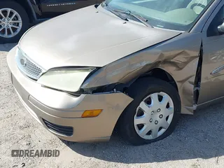2005 Ford Focus S with VIN 1FAFP34N35W149316, listed as a IAAI auction lot 41699144 with 133,372 mi miles. Bid and sale history available at carsss.com. Image 6.