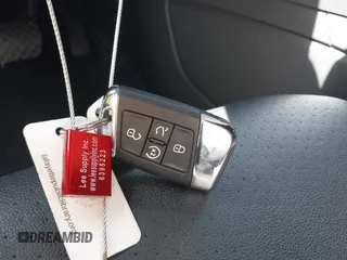 2022 Volkswagen Atlas SE z VIN 1V2WC2CA0NC201743, wystawiony jako IAAI lot #41806601 z przebiegiem Nie podano mil oraz . Historia ofert i sprzedaży dostępna na DreamBid. Obrazek 11.