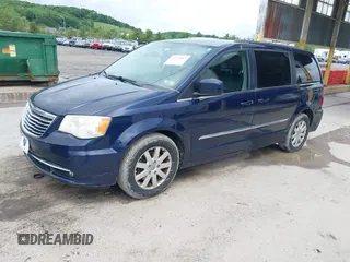 2013 Chrysler Town & Country Touring z VIN 2C4RC1BG4DR775847, wystawiony jako IAAI lot #42312814 z przebiegiem 119 815 mil mil oraz . Historia ofert i sprzedaży dostępna na DreamBid. Obrazek 2.