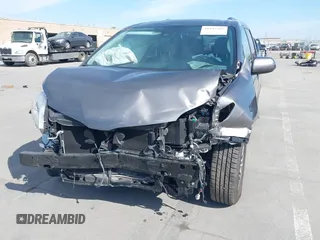2018 Toyota Sienna XLE Auto Access Seat with VIN 5TDYZ3DC7JS934752, listed as a IAAI auction lot 41982268 with 60,225 mi miles. Bid and sale history available at carsss.com. Image 6.