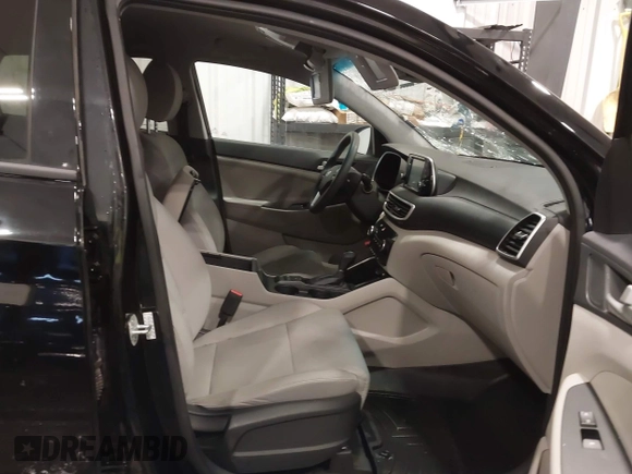 2019 Hyundai Tucson Value z VIN KM8J3CA48KU075082, wystawiony jako IAAI lot #42105673 z przebiegiem 43 052 mil mil oraz . Historia ofert i sprzedaży dostępna na DreamBid. Obrazek 5.