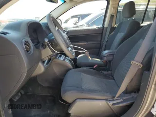 2016 Jeep Compass Sport с VIN 1C4NJDBB5GD798992, выставлен на аукционе Copart как лот 61777825 с пробегом 107 541 миль миль и Списание • Salvage title. История ставок и продаж доступна на DreamBid. Изображение 7.