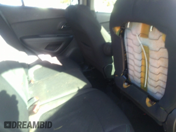 2015 Chevrolet Trax LS with VIN KL7CJKSB6FB085330, listed as a IAAI auction lot 41650191 with 81,830 mi miles. Bid and sale history available at carsss.com. Image 8.