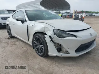 2013 Scion FR-S z VIN JF1ZNAA11D2716542, wystawiony jako IAAI lot #41956019 z przebiegiem 117 022 mil mil oraz . Historia ofert i sprzedaży dostępna na DreamBid. Obrazek 1.