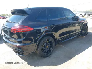 2015 Porsche Cayenne Turbo z VIN WP1AC2A2XFLA80727, wystawiony jako IAAI lot #42031257 z przebiegiem 83 368 mil mil oraz . Historia ofert i sprzedaży dostępna na DreamBid. Obrazek 4.