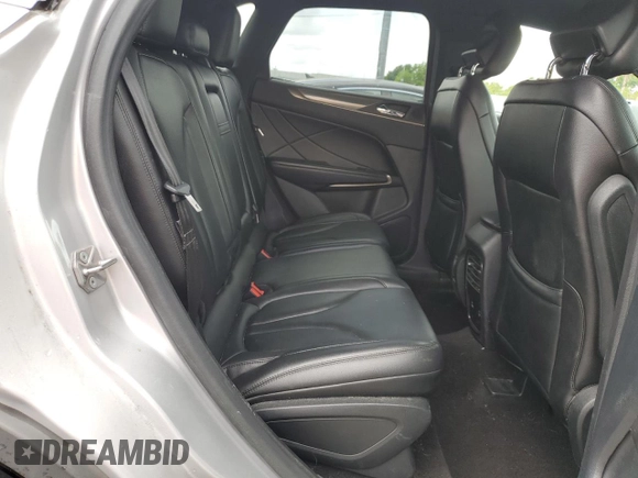 2019 Lincoln MKC Standard z VIN 5LMCJ1C95KUL08943, wystawiony jako Copart lot #54891185 z przebiegiem 88 153 mil mil oraz Szkoda całkowita • Salvage title. Historia ofert i sprzedaży dostępna na DreamBid. Obrazek 11.