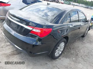 2014 Chrysler 200 Limited z VIN 1C3CCBCG5EN134347, wystawiony jako IAAI lot #42009439 z przebiegiem 96 653 mil mil oraz . Historia ofert i sprzedaży dostępna na DreamBid. Obrazek 4.