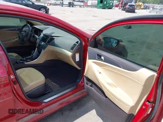 2012 Hyundai Sonata Hybrid z VIN KMHEC4A4XCA031014, wystawiony jako IAAI lot #42463501 z przebiegiem 113 309 mil mil oraz . Historia ofert i sprzedaży dostępna na DreamBid. Obrazek 5.