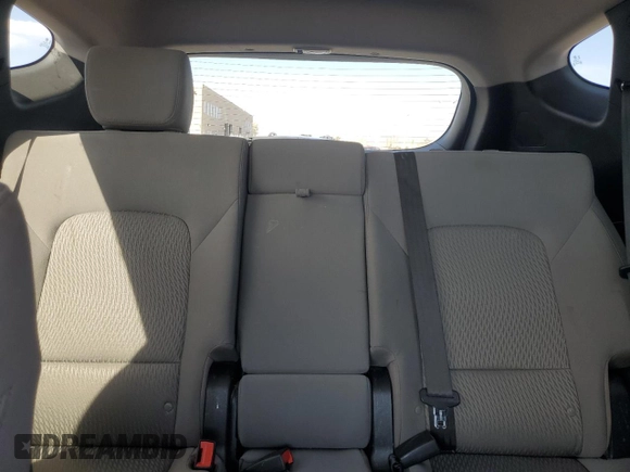 2018 Hyundai Santa Fe 2.4L z VIN 5XYZTDLB7JG572441, wystawiony jako Copart lot #52810145 z przebiegiem 106 578 mil mil oraz Szkoda całkowita • Salvage title. Historia ofert i sprzedaży dostępna na DreamBid. Obrazek 10.