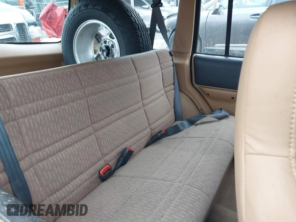 1997 Jeep Cherokee Sport with VIN 1J4FJ68SXVL582060, listed as a IAAI auction lot 41333519 with 183,580 mi miles. Bid and sale history available at carsss.com. Image 8.