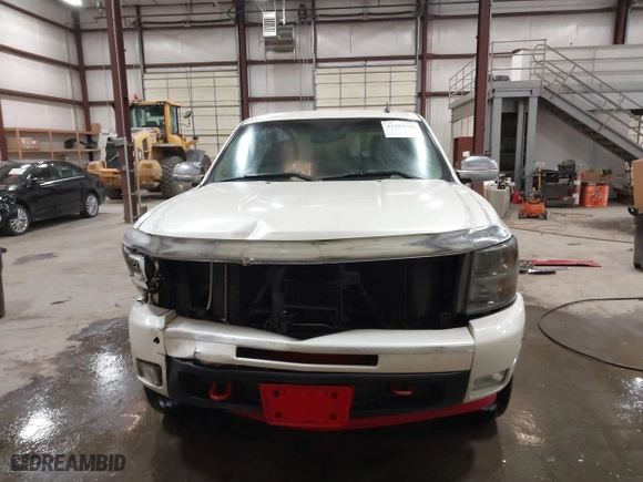 2009 Chevrolet Silverado 1500 LTZ with VIN 3GCEK33M39G177554, listed as a IAAI auction lot 41282566 with 142,356 mi miles. Bid and sale history available at carsss.com. Image 13.