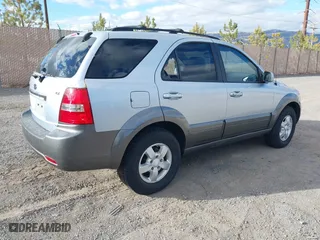 2007 Kia Sorento EX with VIN KNDJC736475664724, listed as a IAAI auction lot 41723879 with 84,952 mi miles. Bid and sale history available at carsss.com. Image 4.