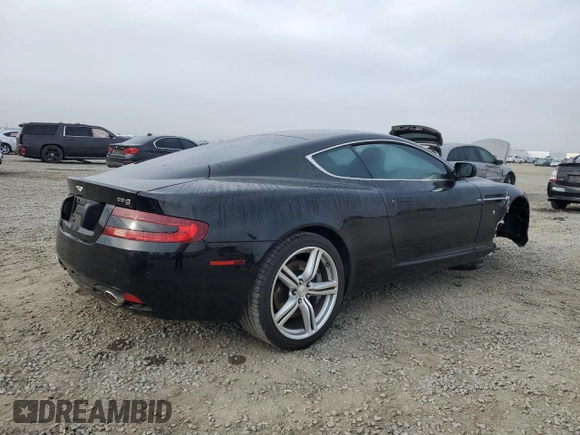 2005 Aston Martin DB9 z VIN SCFAD01A05GA01135, wystawiony jako Copart lot #47689715 z przebiegiem Nie podano mil oraz Tytuł czysty. Historia ofert i sprzedaży dostępna na DreamBid. Obrazek 3.