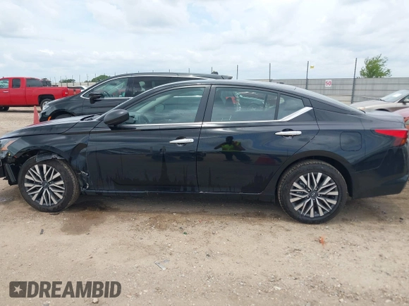 2025 Nissan Altima SV with VIN 1N4BL4DW1SN348584, listed as a IAAI auction lot 42153182 with 9,047 mi miles and . Bid and sale history available at DreamBid. Image 14.