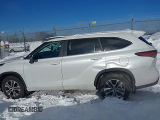 2023 Toyota Highlander L z VIN 5TDKDRBH5PS008770, wystawiony jako IAAI lot #41287960 z przebiegiem 26 822 mil mil oraz . Historia ofert i sprzedaży dostępna na DreamBid. Obrazek 14.