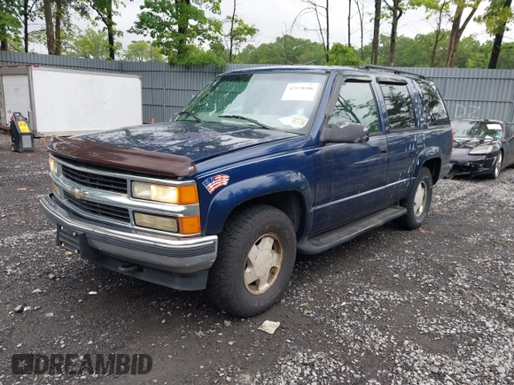 1998 Chevrolet Tahoe z VIN 1GNEK13R6WJ307523, wystawiony jako IAAI lot #42370506 z przebiegiem 268 361 mil mil oraz . Historia ofert i sprzedaży dostępna na DreamBid. Obrazek 2.