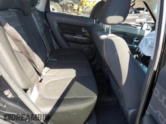 2013 Kia Soul + z VIN KNDJT2A66D7488670, wystawiony jako Copart lot #53429165 z przebiegiem 102 617 mil mil oraz Szkoda całkowita • Salvage title. Historia ofert i sprzedaży dostępna na DreamBid. Obrazek 11.