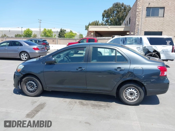 2010 Toyota Yaris z VIN JTDBT4K37A1388757, wystawiony jako IAAI lot #42137640 z przebiegiem 97 079 mil mil oraz . Historia ofert i sprzedaży dostępna na DreamBid. Obrazek 14.