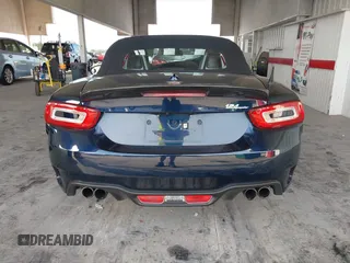 2019 FIAT 124 Spider Lusso z VIN JC1NFAEK6K0142695, wystawiony jako IAAI lot #42683013 z przebiegiem 33 559 mil mil oraz . Historia ofert i sprzedaży dostępna na DreamBid. Obrazek 16.