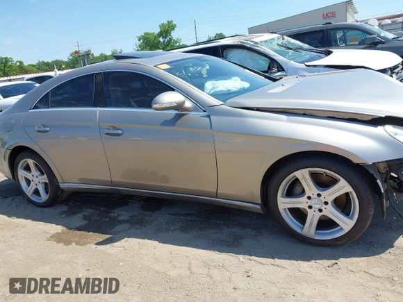 2006 Mercedes-Benz CLS 500 z VIN WDDDJ75X06A037541, wystawiony jako IAAI lot #42252829 z przebiegiem 151 295 mil mil oraz . Historia ofert i sprzedaży dostępna na DreamBid. Obrazek 14.