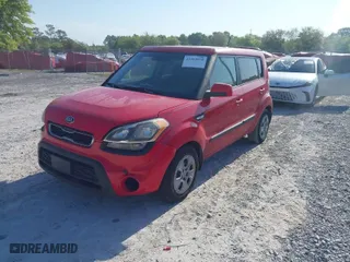 2013 Kia Soul with VIN KNDJT2A55D7604562, listed as a IAAI auction lot 41999978 with 132,641 mi miles. Bid and sale history available at carsss.com. Image 2.