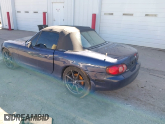 2002 Mazda MX-5 Miata Cloth z VIN JM1NB353920234533, wystawiony jako IAAI lot #41735487 z przebiegiem 112 661 mil mil oraz . Historia ofert i sprzedaży dostępna na DreamBid. Obrazek 3.