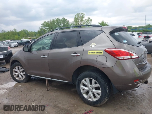 2011 Nissan Murano LE z VIN JN8AZ1MW3BW182568, wystawiony jako IAAI lot #42230428 z przebiegiem 115 348 mil mil oraz . Historia ofert i sprzedaży dostępna na DreamBid. Obrazek 14.
